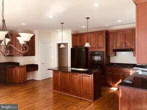 8533 Gallahan Ct in Alexandria, VA - Building Photo - Building Photo