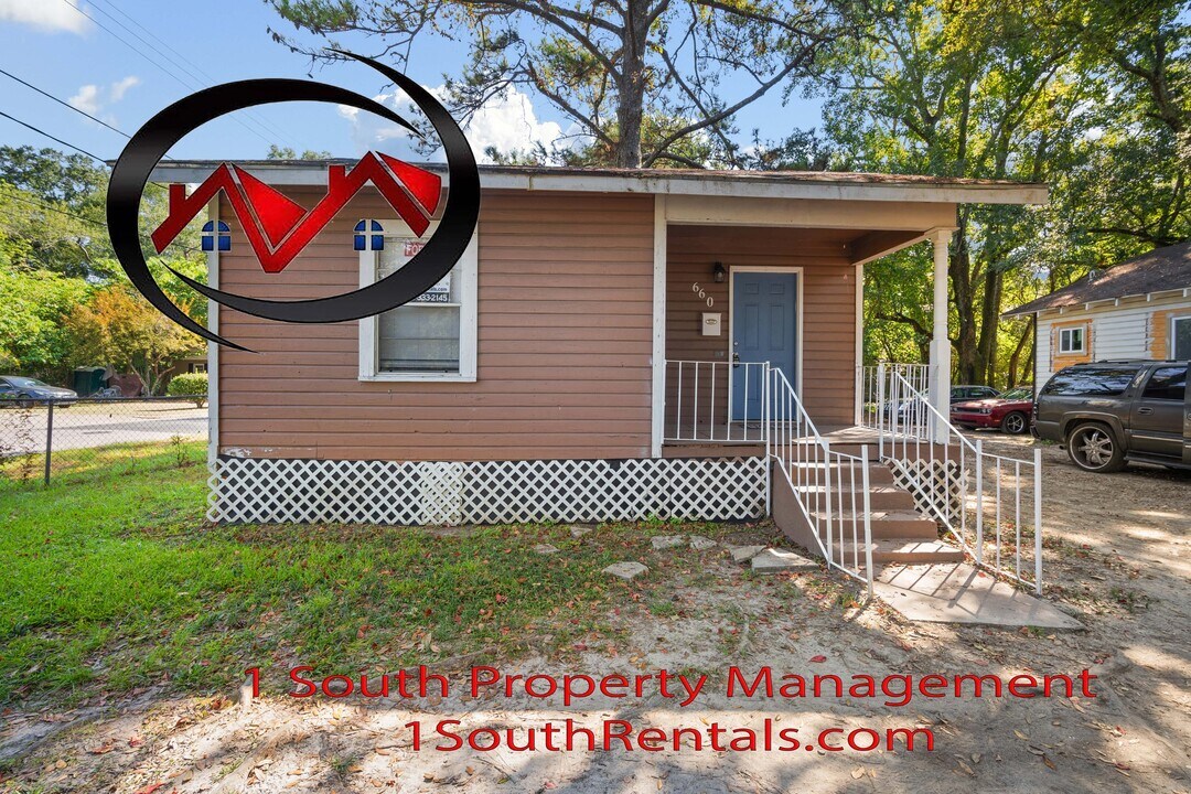 660 Summerville St in Mobile, AL - Building Photo