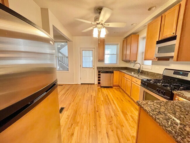 3629 N Wayne Ave, Unit 1
