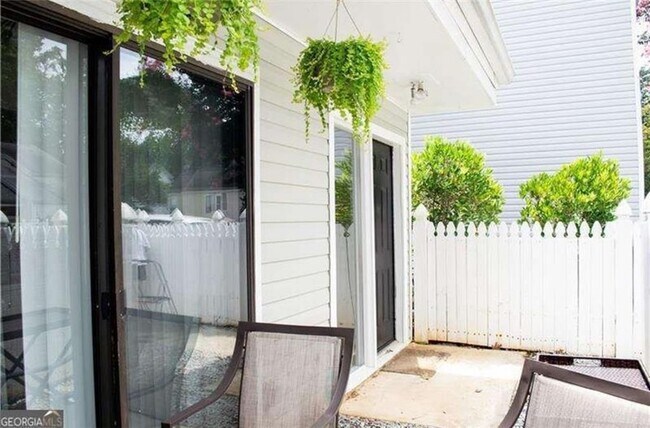 2685 Meadowlawn Dr in Marietta, GA - Building Photo - Building Photo