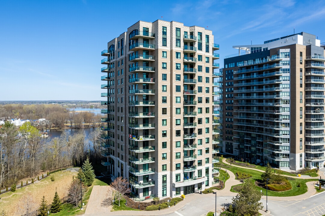 Petrie's Landing Tower I in Ottawa, ON - Building Photo