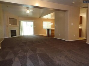 2084 N Bordeaux Cir in Hanford, CA - Building Photo - Building Photo