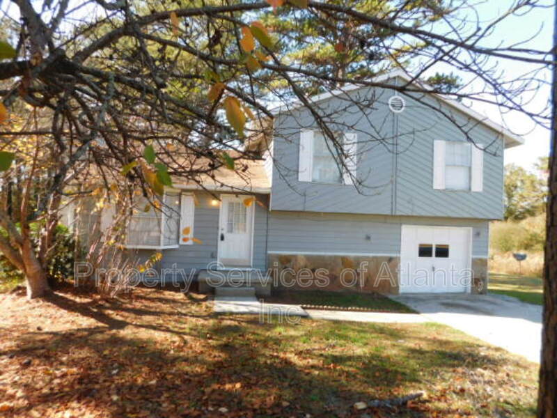 8079 Kendrick Rd in Jonesboro, GA - Building Photo