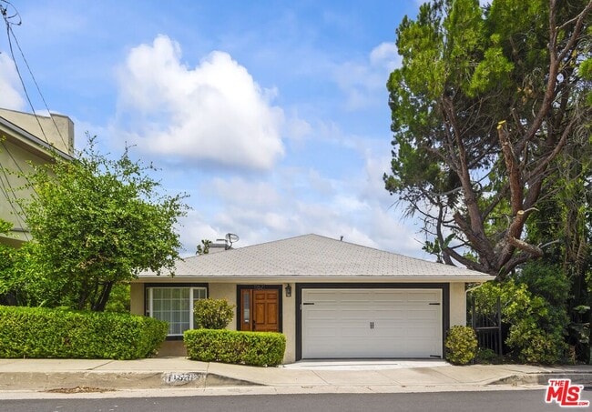 property at 11621 Sunshine Terrace