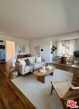 6610 Whitsett Ave in Los Angeles, CA - Building Photo - Building Photo