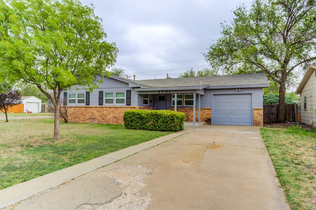 3701 32nd St in Lubbock, TX - Building Photo - Building Photo