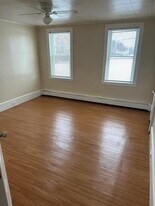 10 March St, Unit 10 MARCH ST. B 2ND. FLR in Worcester, MA - Building Photo