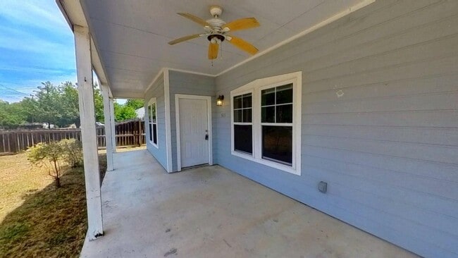 615 1st St in San Marcos, TX - Building Photo - Building Photo