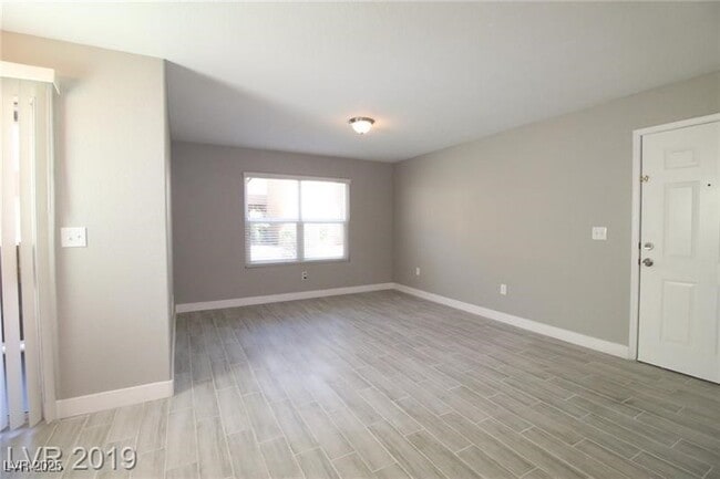 555 E Silverado Ranch Blvd in Las Vegas, NV - Building Photo - Building Photo