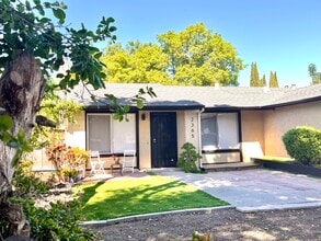 2365 Fallingtree Dr in San Jose, CA - Foto de edificio - Building Photo