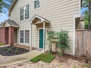 142 N Magnolia Pond Pl in Spring, TX - Foto de edificio - Building Photo