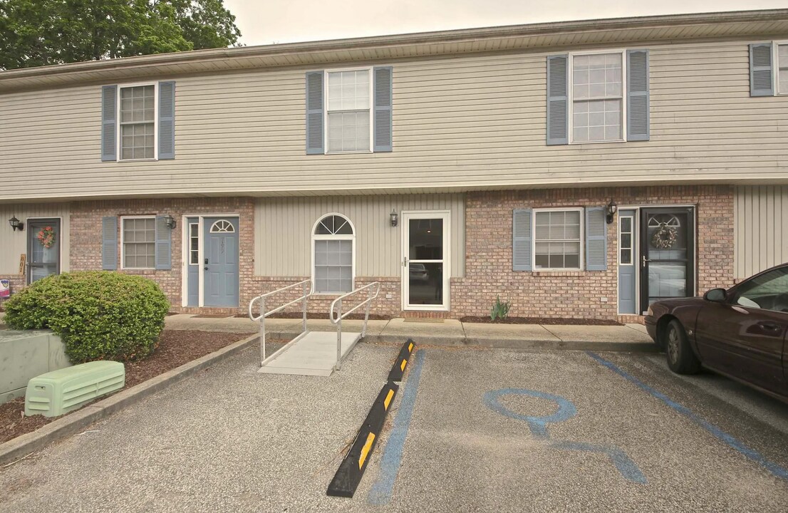 797 E Sherwood Hills Dr in Bloomington, IN - Foto de edificio
