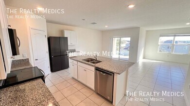 1830 Hackberry St in Clermont, FL - Foto de edificio - Building Photo