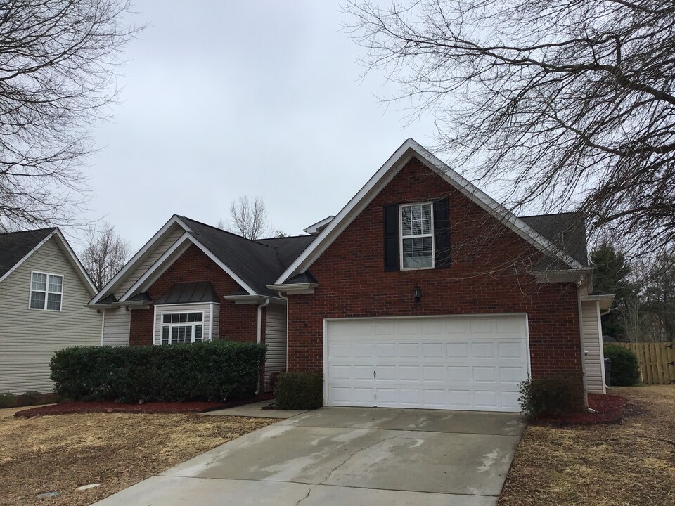 808 Bindon Ln in Simpsonville, SC - Building Photo