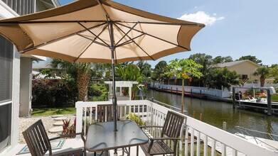 9141 Lake Dr in Englewood, FL - Building Photo - Building Photo