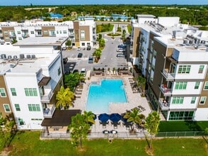 10X Tarpon Springs in Tarpon Springs, FL - Building Photo - Building Photo