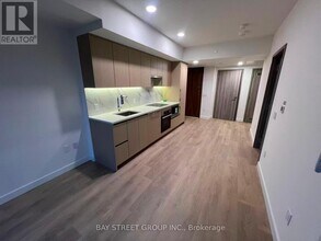 3 Concord Cityplace Wy in Toronto, ON - Building Photo - Building Photo