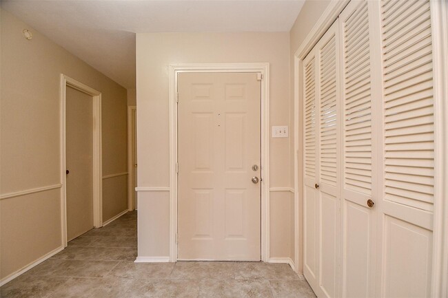 5810 Fontenelle Dr in Houston, TX - Building Photo - Building Photo