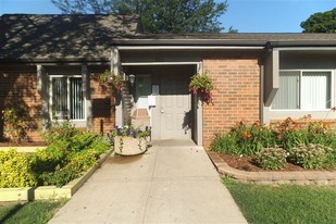 River Terrace in Benton Harbor, MI - Building Photo
