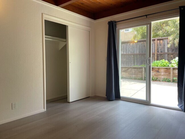 2715 25th Ave in Oakland, CA - Foto de edificio - Building Photo