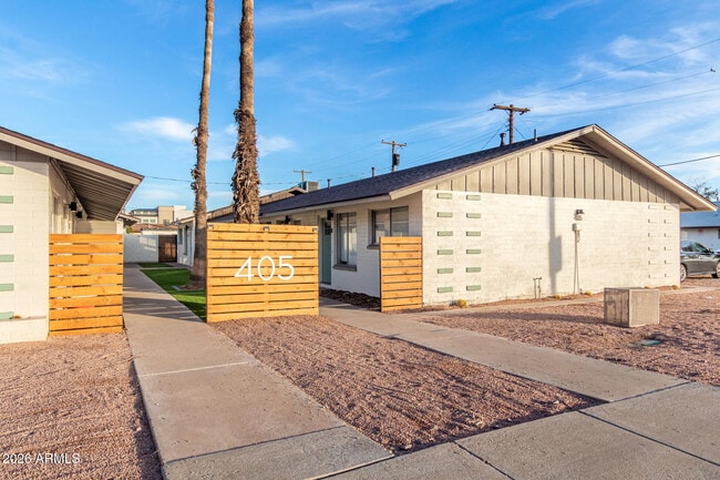 405 S Priest Dr in Tempe, AZ - Foto de edificio - Building Photo