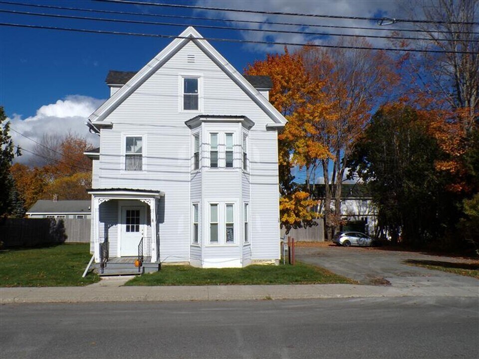 38 Pine St in Orono, ME - Building Photo