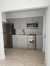 27 NW 48th Pl in Miami, FL - Building Photo - Building Photo