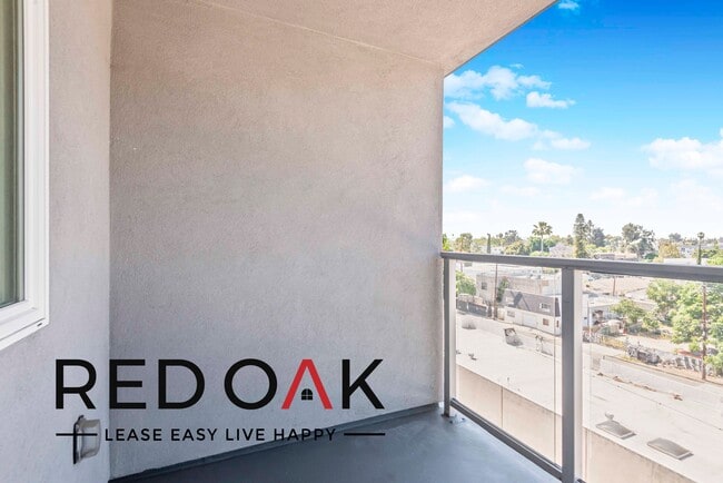11405 Chandler Blvd in Los Angeles, CA - Building Photo - Building Photo