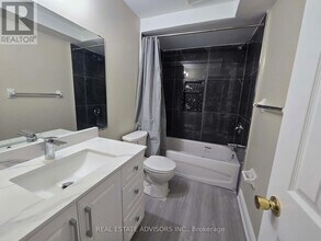 44 Pinecone Dr in Toronto, ON - Building Photo - Building Photo