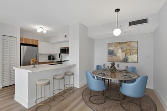 651 Okeechobee Blvd, Unit 609 in West Palm Beach, FL - Building Photo - Building Photo