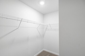 5653 Brookview Ave in Des Moines, IA - Building Photo - Building Photo