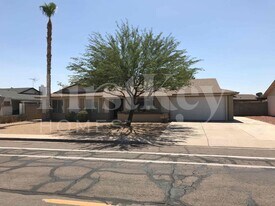 4841 W Paradise Ln in Glendale, AZ - Building Photo