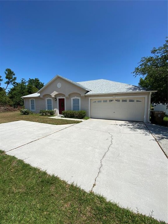 390 Colonade Ct in Kissimmee, FL - Foto de edificio