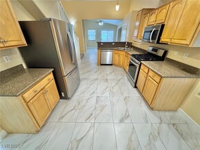 7641 Breed Hill St in Las Vegas, NV - Building Photo - Building Photo