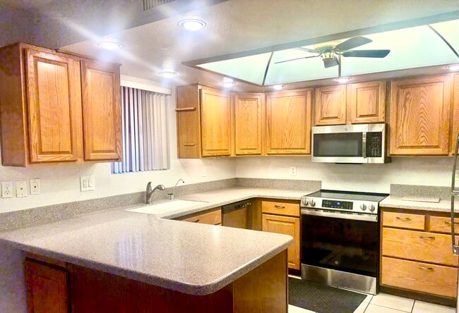 12212 N Paradise Village Pkwy W in Phoenix, AZ - Building Photo - Building Photo