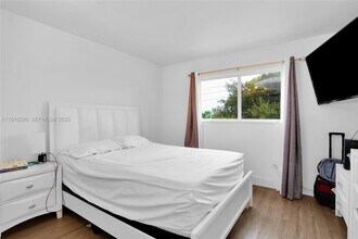 6200 W Flagler St in Miami, FL - Building Photo - Building Photo