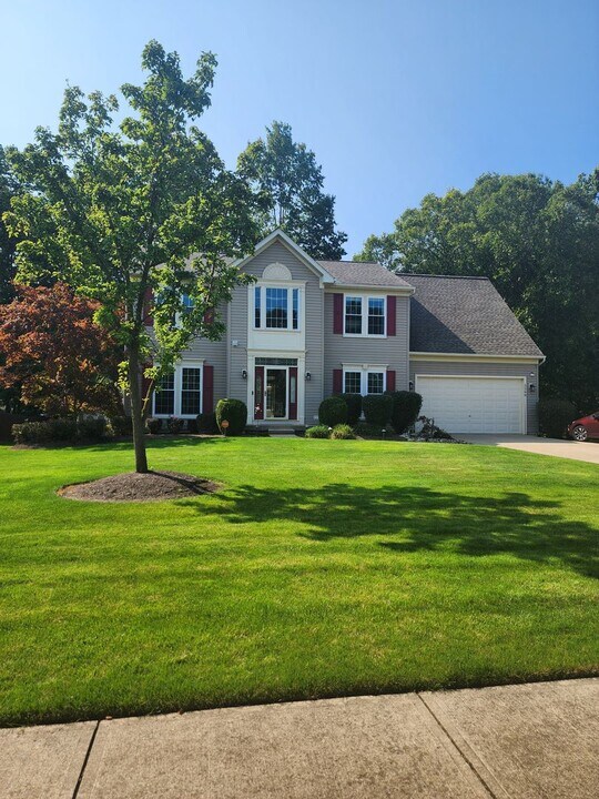 3288 Beech Ln in Avon, OH - Building Photo