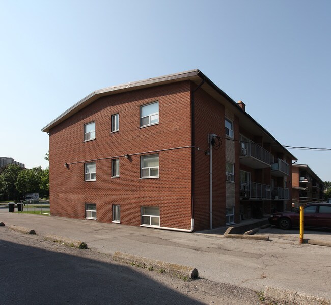 90 Blackfriar Ave in Toronto, ON - Building Photo - Building Photo