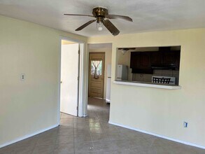 713 Bowen St in Pleasanton, TX - Building Photo - Building Photo