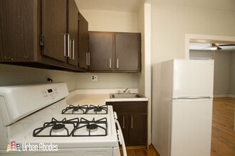 3713 N Pine Grove Ave, Unit M01B in Chicago, IL - Foto de edificio - Building Photo