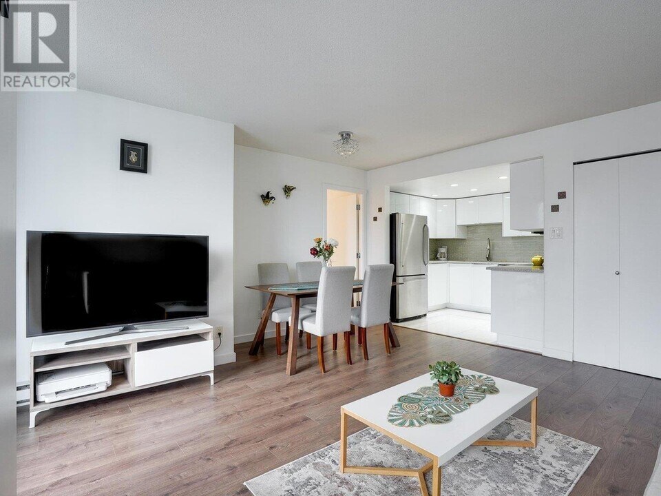 1212-1212 Howe St in Vancouver, BC - Building Photo