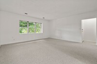 132 Lake Shore Rd, Unit 4 in Boston, MA - Building Photo - Building Photo