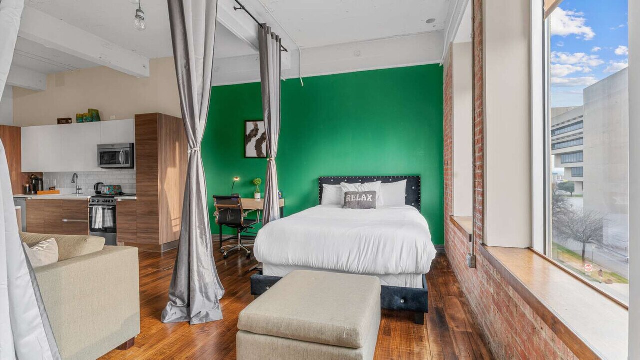 500 S Ervay St in Dallas, TX - Building Photo