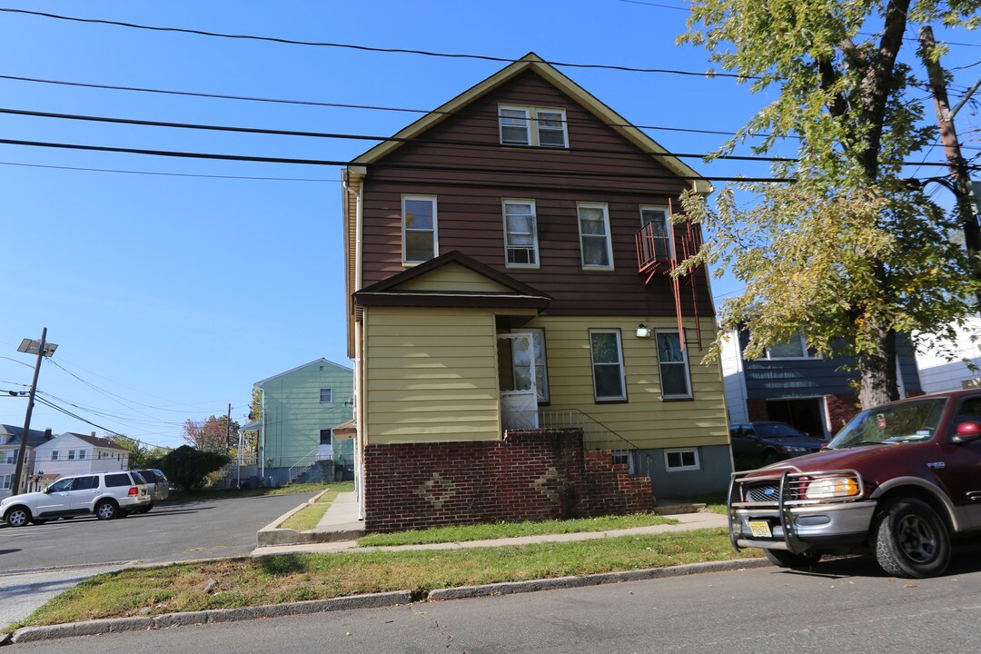 1140 Frank St in Roselle, NJ - Building Photo