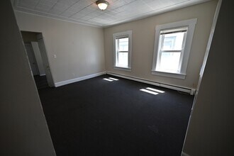45 W 5th St in Lowell, MA - Building Photo - Building Photo