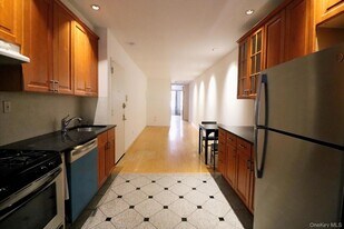 528 W 46th St, Unit 3-E in New York, NY - Building Photo