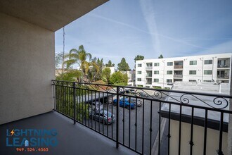 11927 Kling St in Los Angeles, CA - Building Photo - Building Photo