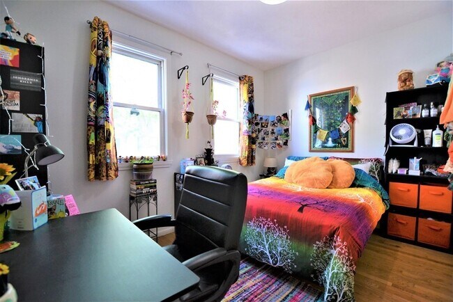 179 Putnam St, Unit 1 in Boston, MA - Foto de edificio - Building Photo