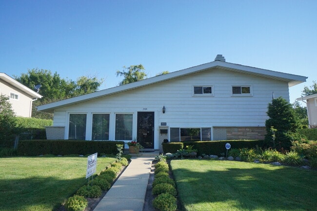 property at 2924 Virginia Ln
