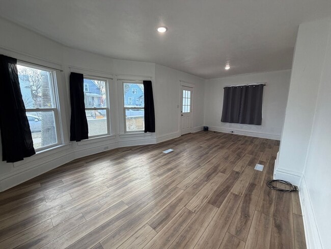 937 Oakdale St SE in Grand Rapids, MI - Building Photo - Building Photo